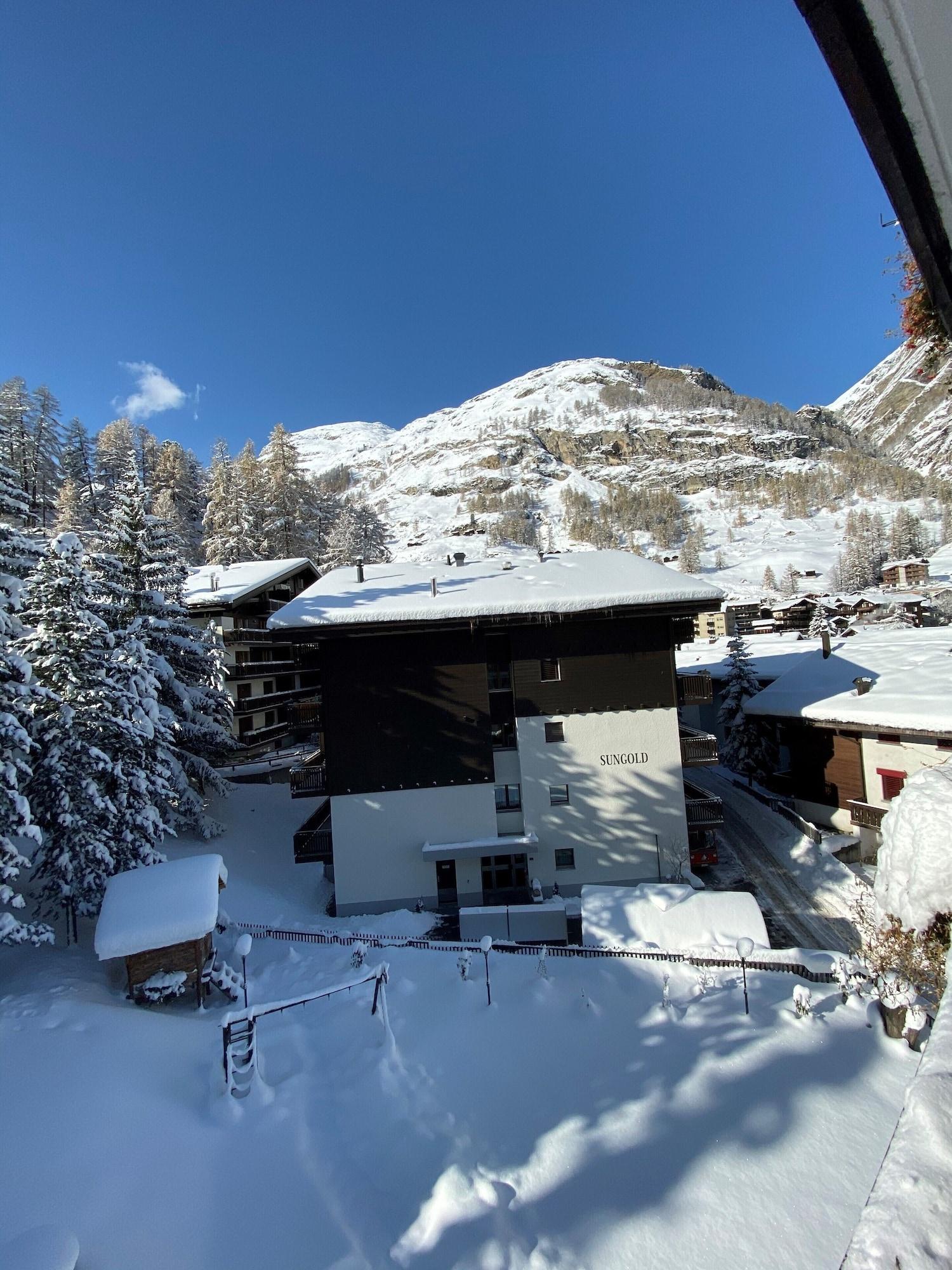 Hotel Adonis Zermatt Exterior photo