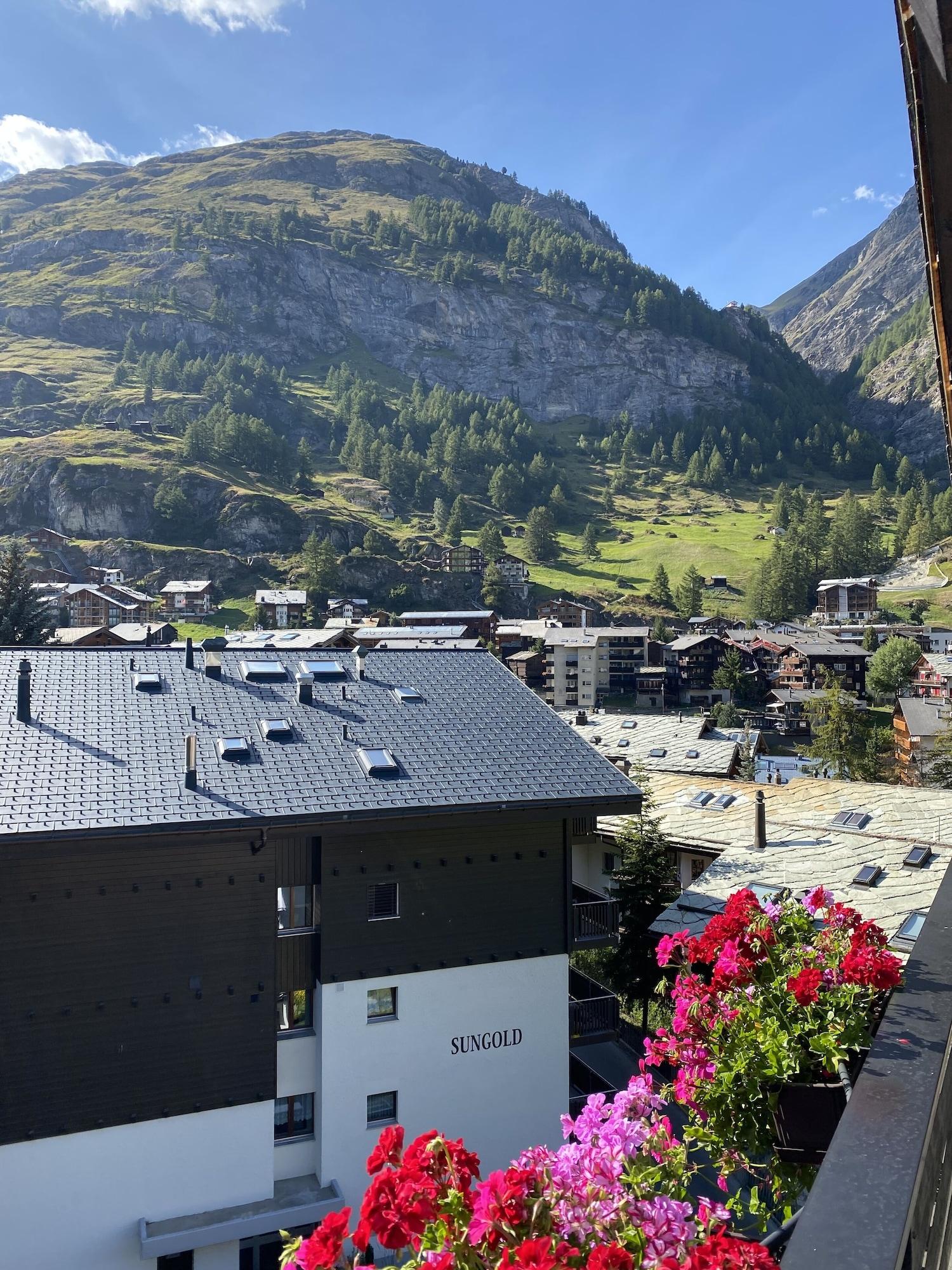 Hotel Adonis Zermatt Exterior photo