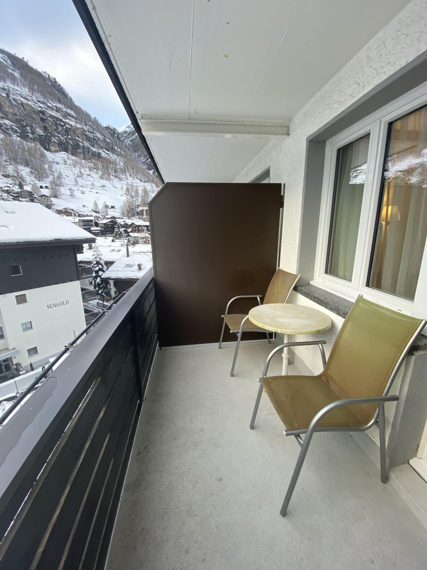 Hotel Adonis Zermatt Exterior photo